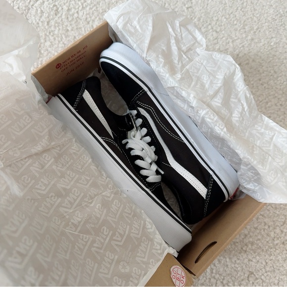 【NEW】Vans Old Skool Shoes - B4.5/W6 - Picture 9 of 9